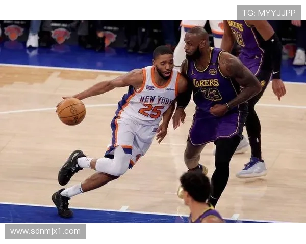 热火与尼克斯激战正酣 争夺东部季后赛席位的关键对决