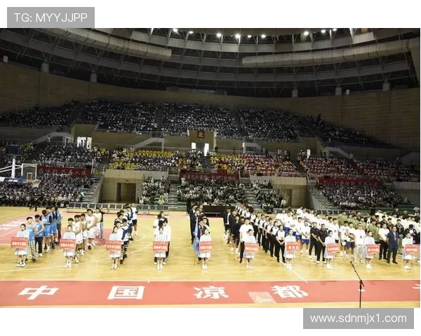 以篮球为核心探索团队协作与个人竞技精神的完美融合之道 以篮球为核心探索团队协作与个人竞技精神的完美融合之道