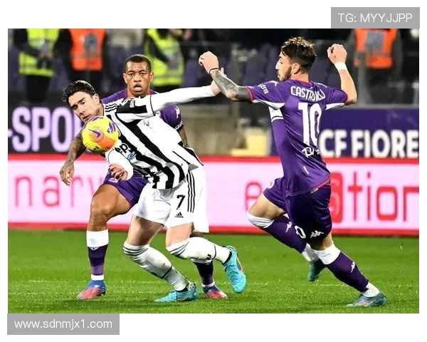 尤文图斯与佛罗伦萨展开激烈对决 赛季关键战役即将上演 尤文图斯与佛罗伦萨展开激烈对决 赛季关键战役即将上演