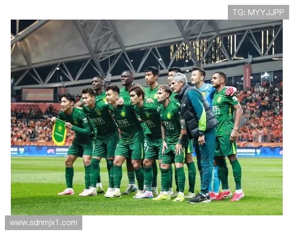 北京国安与上海申花激情对决 两大豪门赛场争锋争夺荣耀