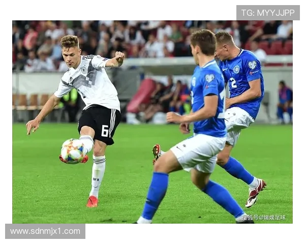 全球顶级足球联赛争夺战揭幕 各队实力对决激烈上演精彩赛事