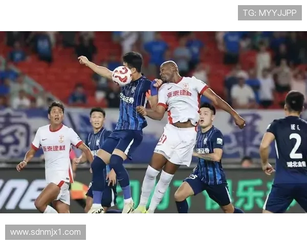 武汉三镇迎战成都蓉城强强对决上演中超巅峰之战谁能笑到最后